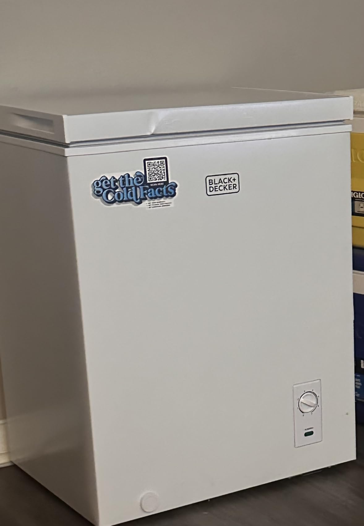 BLACK+DECKER 16.2 Cu. Ft. Chest Freezer, R600a Refrigerant, BCF1620E, White | Deep Freezer with Top Opening, Chest with 2 Removable Storage Baskets, Mechanical Temperature Control, Manual Defrost customer photo 1
