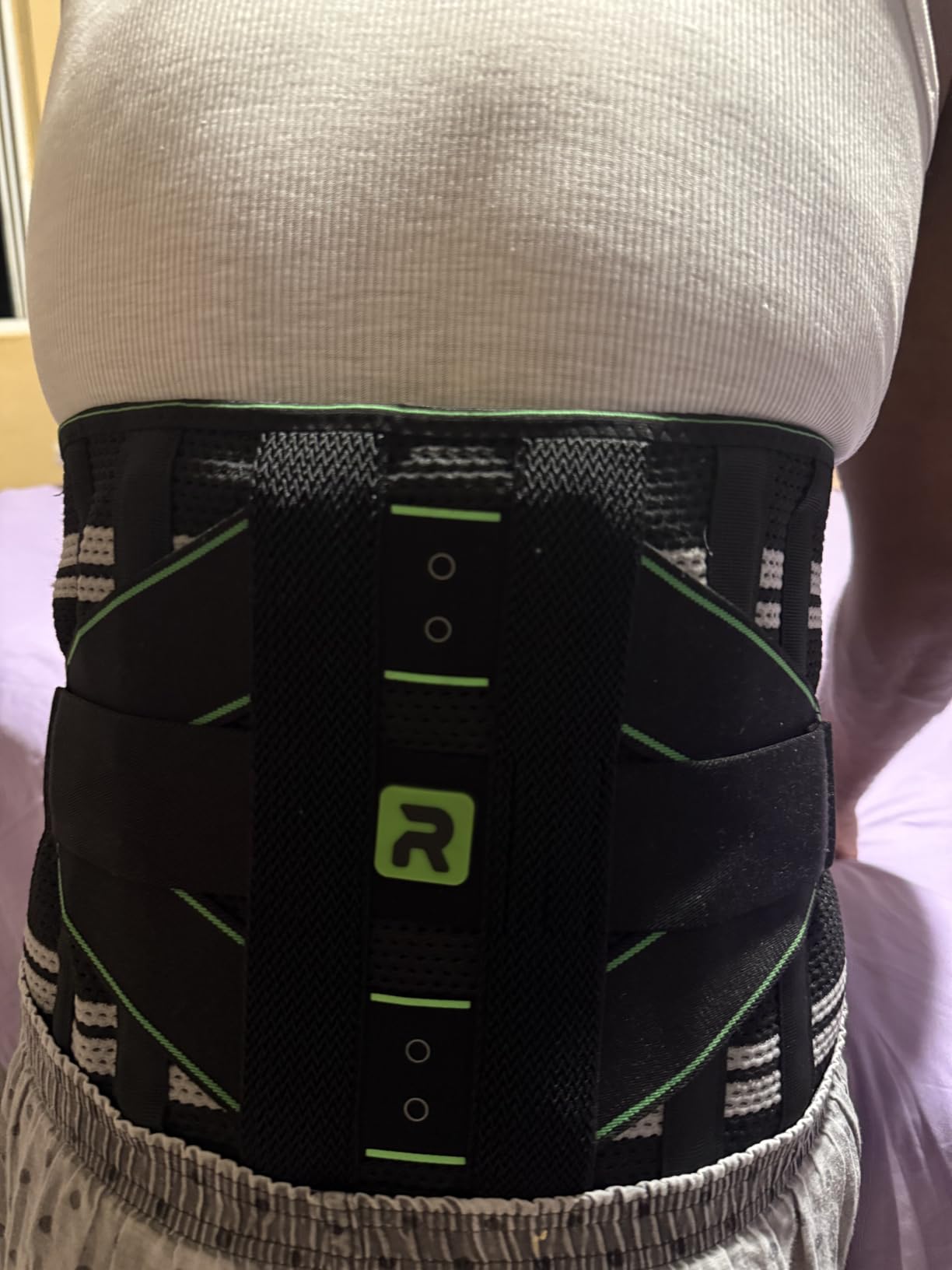 Rakiie Back Brace for Lower Back Pain Relief, 8 Stays Powerful Lumbar Support for Men Women, Back Support Belt with 3D Pad, Breathable Back Support Brace with Adjustable Strap for Herniated Disc, Sciatica, Green Size M customer photo 1
