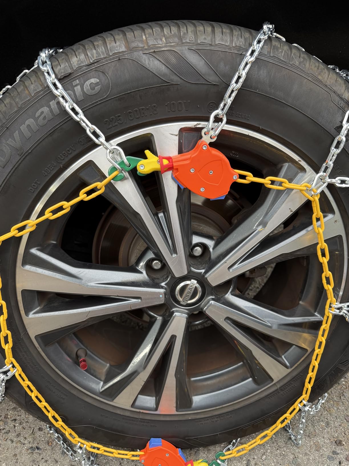 VEVOR Tire Chains, Snow Chains for Cars SUV Pickup Trucks, 2 Pack Adjustable Snow Tire Chains customer photo 2
