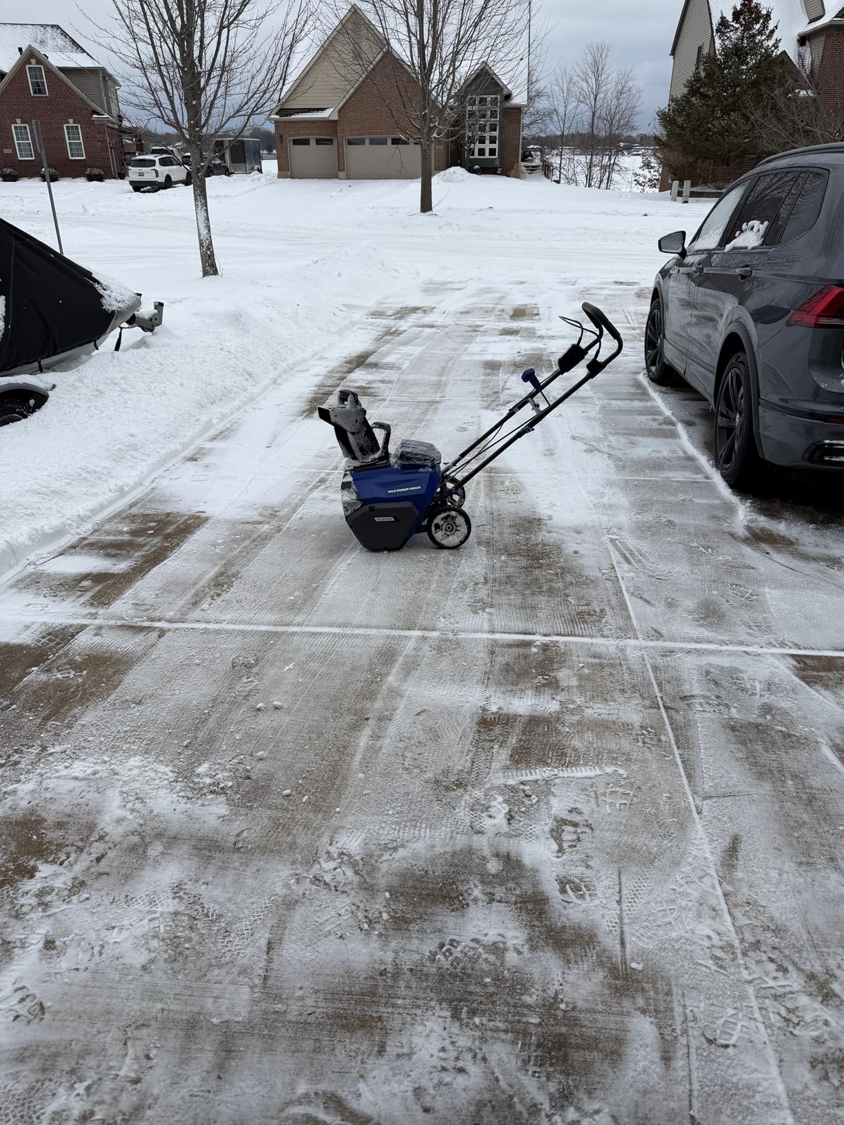 Wild Badger Power 40V 20-Inch Brushless Cordless Electric Snow Blower, 20-in width, 10-in intake and up to 26-ft throw, brushless single-stage power, two 4.0Ah batteries and fast charger. customer photo 1