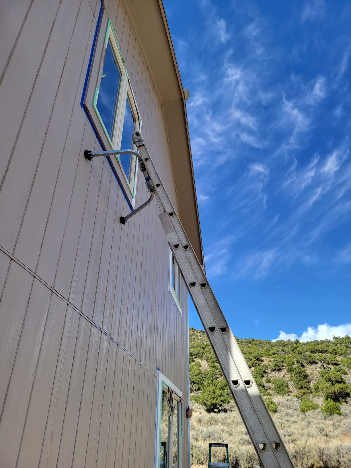 Ladder Stabilizer, Heavy Duty Steel Extension Ladder Stabilizer for Roof Gutter and Wall with Anti-Slip Rubber Feet (Orange) customer photo 1