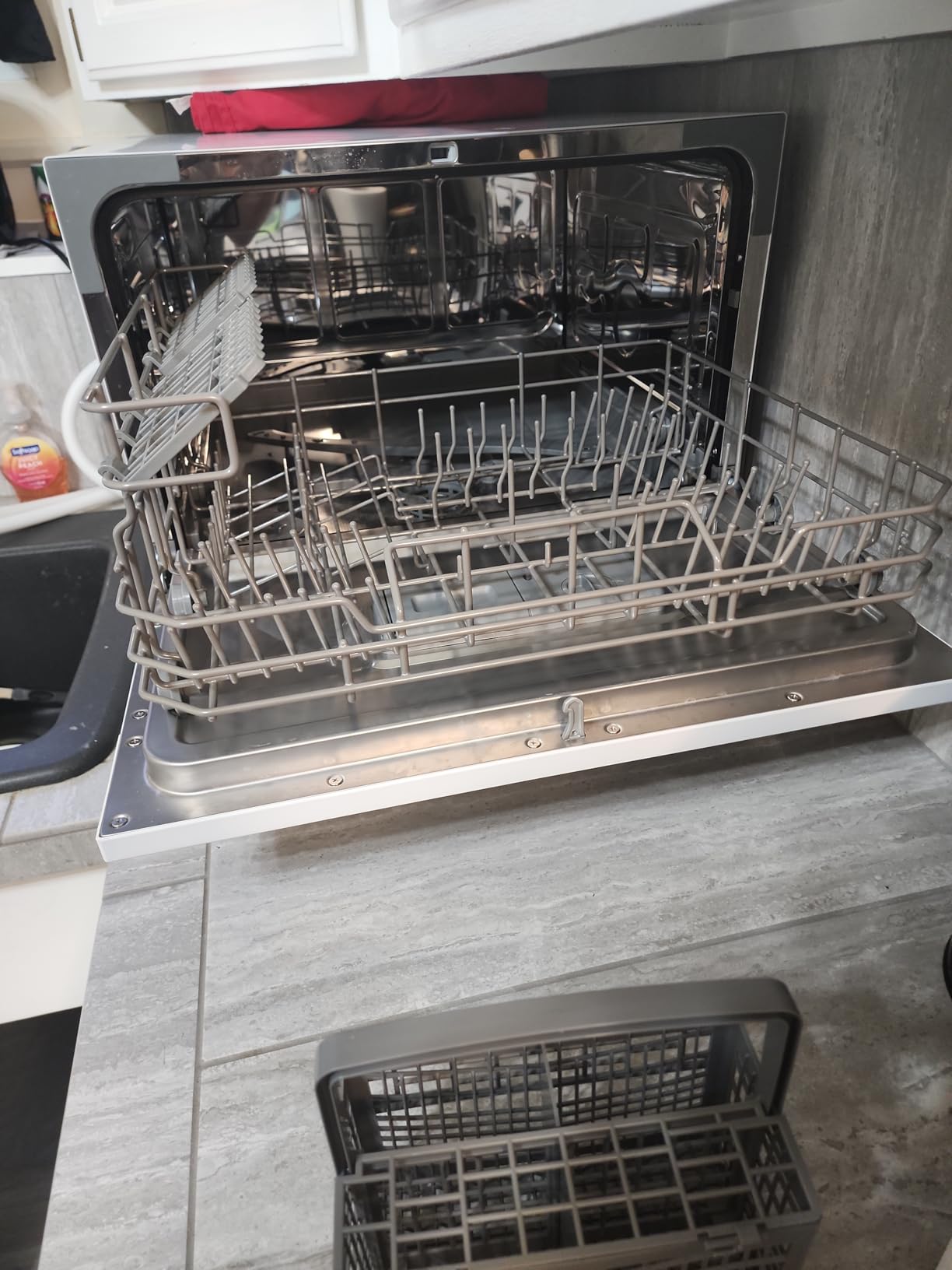 HAMILTON BEACH Portable Dishwasher with Wheels, 19in Wide, 8 Place Settings Capacity, White customer photo 2