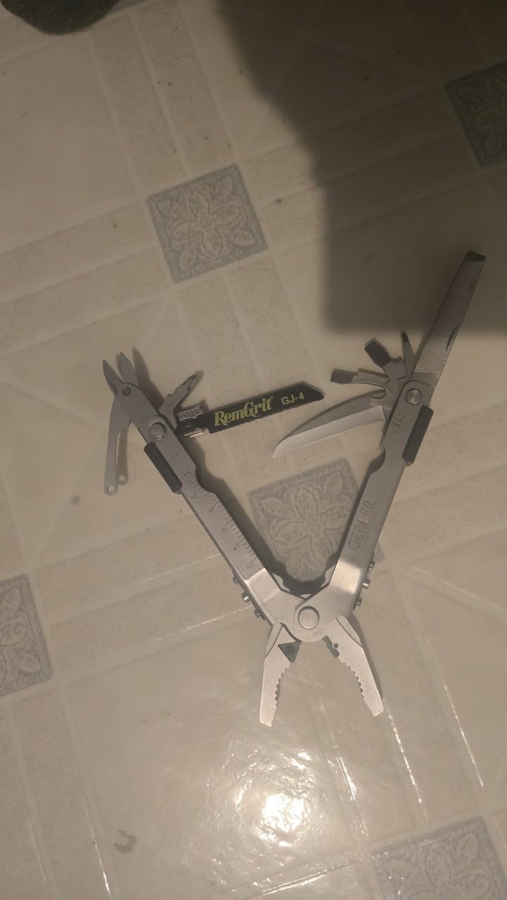 LEATHERMAN, Wave Alpha - 16-in-1 Multi-Tool with MagnaCut Blade, G10 Handles & Full-Size Scissors, Obsidian customer photo 1