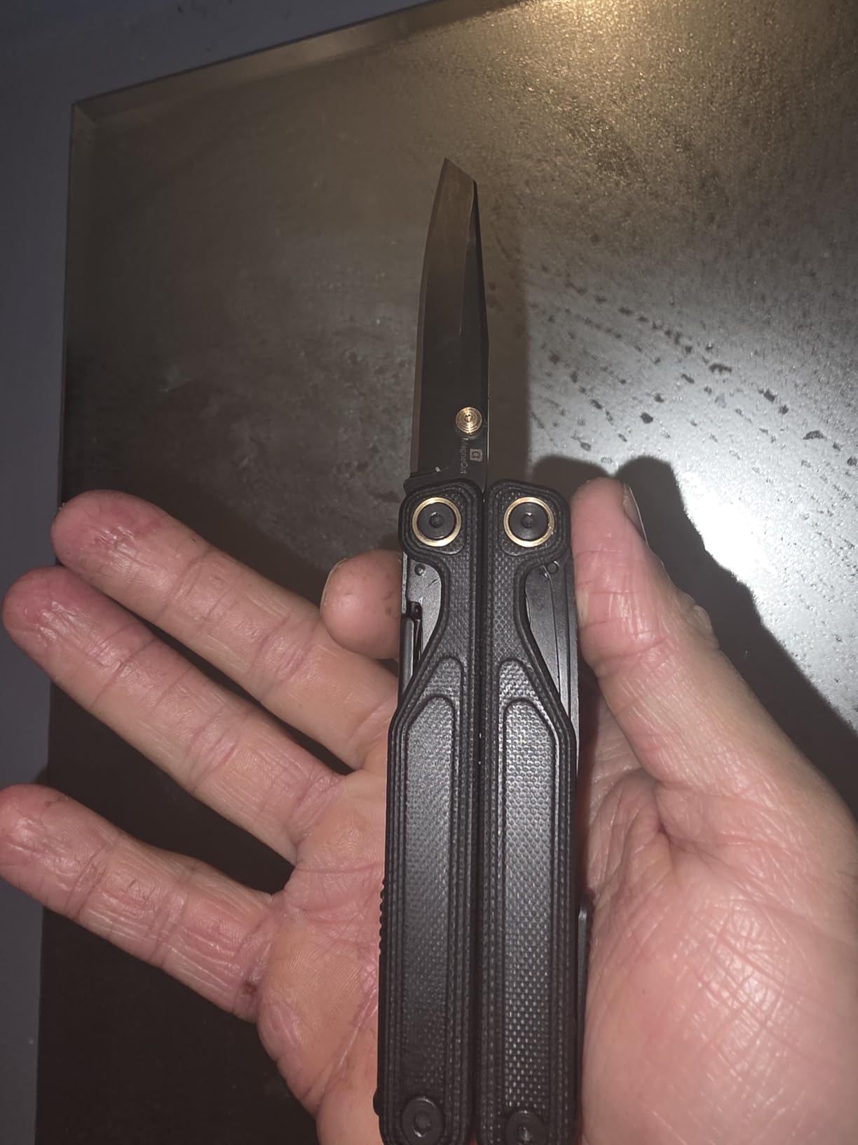 LEATHERMAN, Wave Alpha - 16-in-1 Multi-Tool with MagnaCut Blade, G10 Handles & Full-Size Scissors, Obsidian customer photo 2