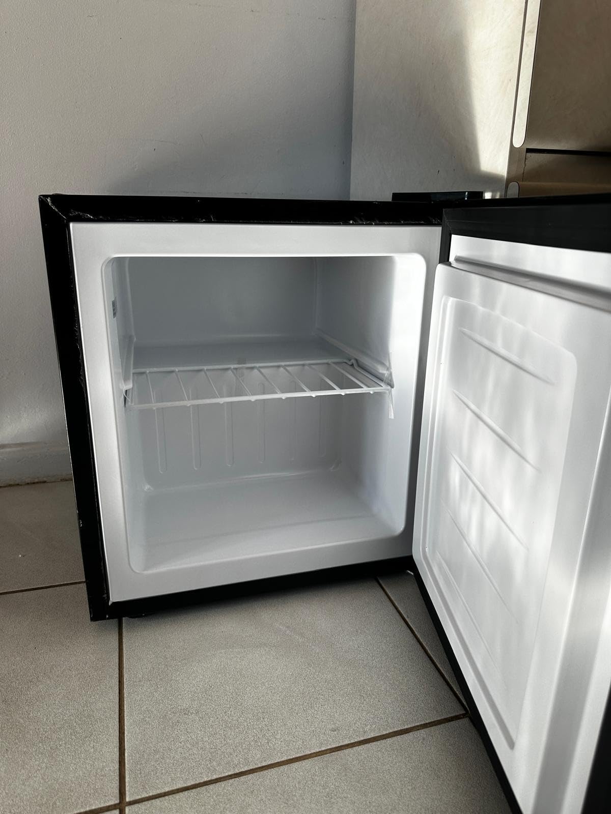 Feelfunn 1.1 Cu.ft Mini Freezer - Compact Upright Freezer with 7 Adjustable Thermostat, Removable Shelf, Reversible Single Door, 360°Uniform Cooling Small freezer for Home Office Kitchen Dorm, Silver customer photo 1