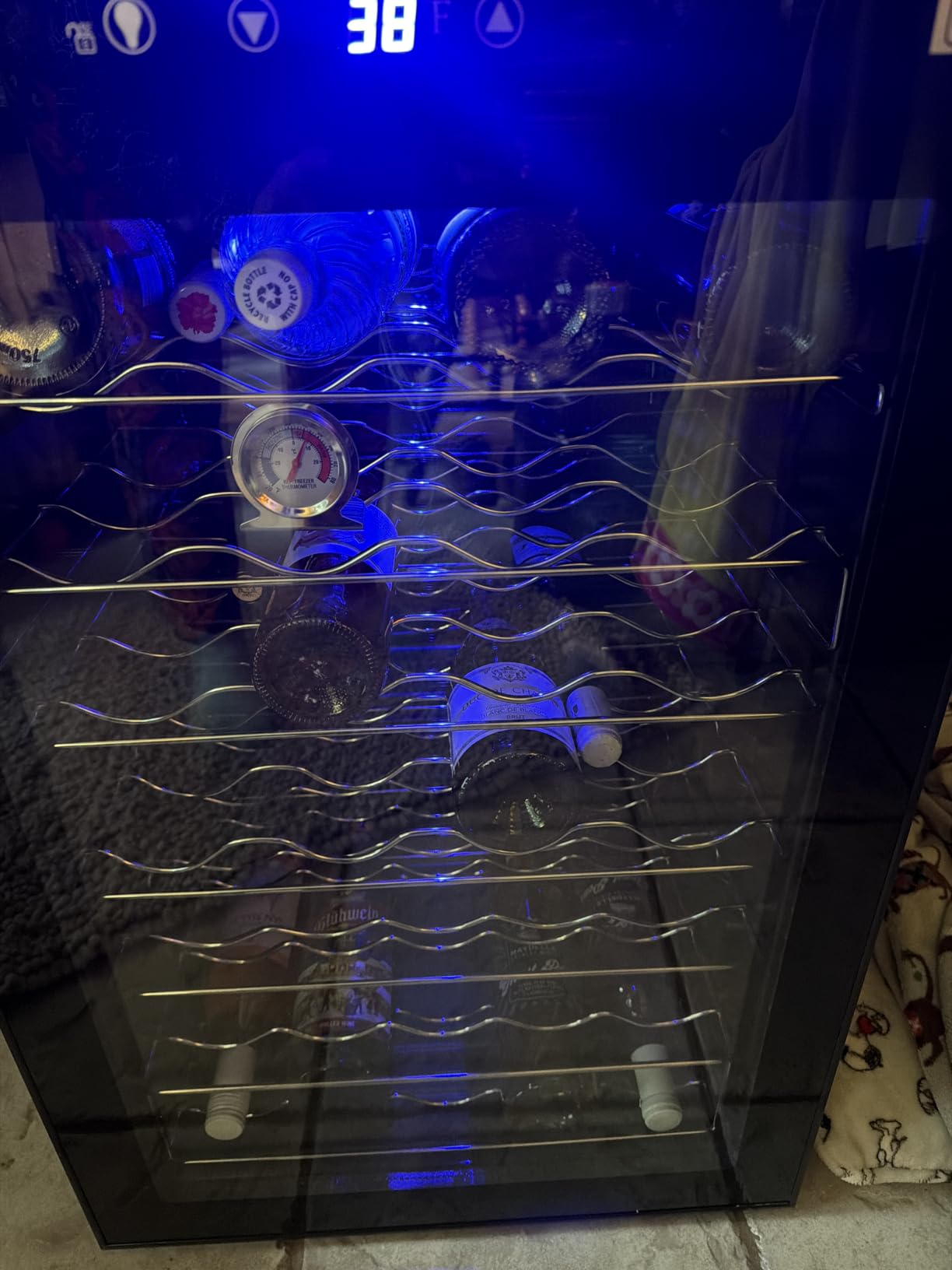 Feelfunn 18 Bottle Compressor Wine Cooler Refrigerator - Freestanding Wine Fridge with Glass Door & Digital Temperature Control, Wine Refrigerator for Red, White, Champagne or Sparkling Wine, Black customer photo 1