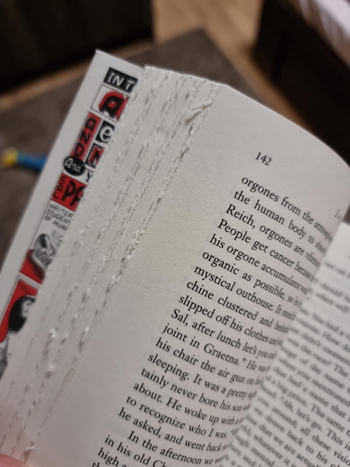 On the Road: The Original Scroll (Penguin Classics Deluxe Edition) customer photo 2