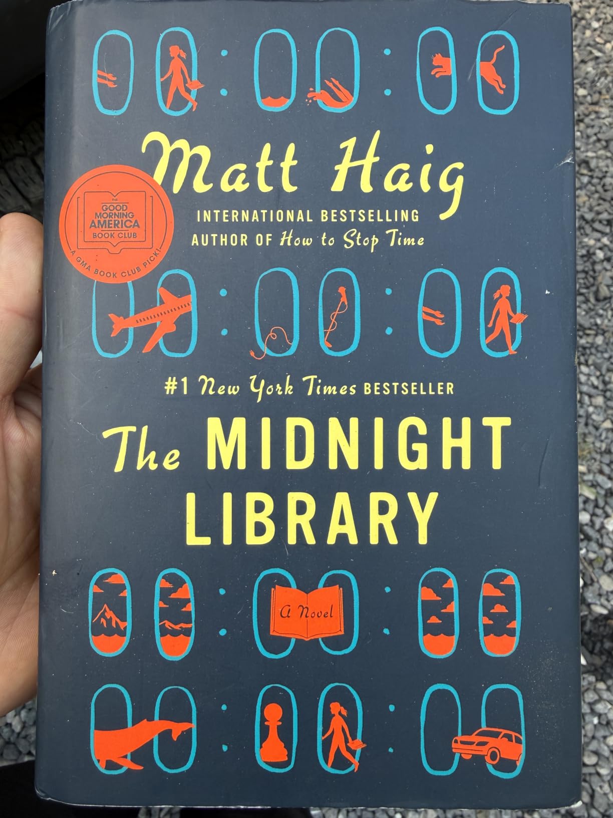 The Midnight Library: A GMA Book Club Pick: A Novel (The Midnight World) customer photo 1