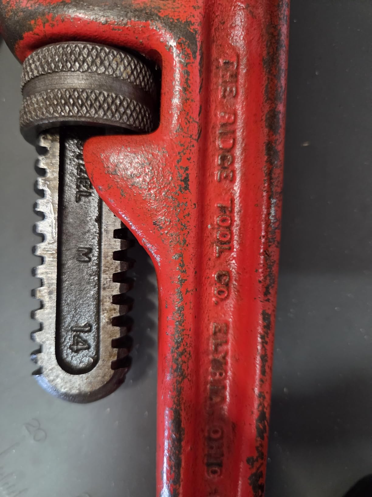 RIDGID 31010 Model 10 Heavy-Duty Straight Pipe Wrench, 10-inch Plumbing Wrench, Red, Black, 250mm (10in) customer photo 1