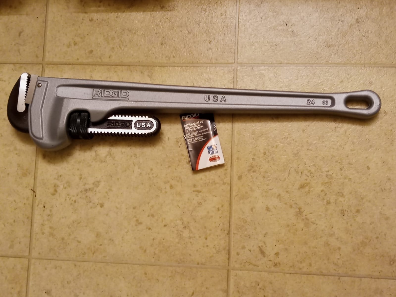 RIDGID 31105 Model 824 Aluminum Straight Pipe Wrench, 24-inch Plumbing Wrench, grey customer photo 1