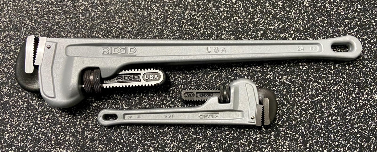 RIDGID 31105 Model 824 Aluminum Straight Pipe Wrench, 24-inch Plumbing Wrench, grey customer photo 2