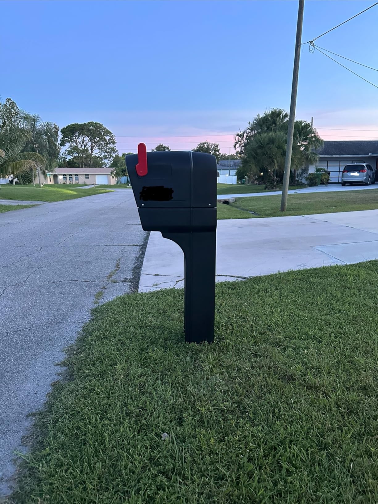 Step2 MailMaster Plus Mailbox & Post, Weather Resistant, Large Outdoor Mailbox, Black customer photo 1