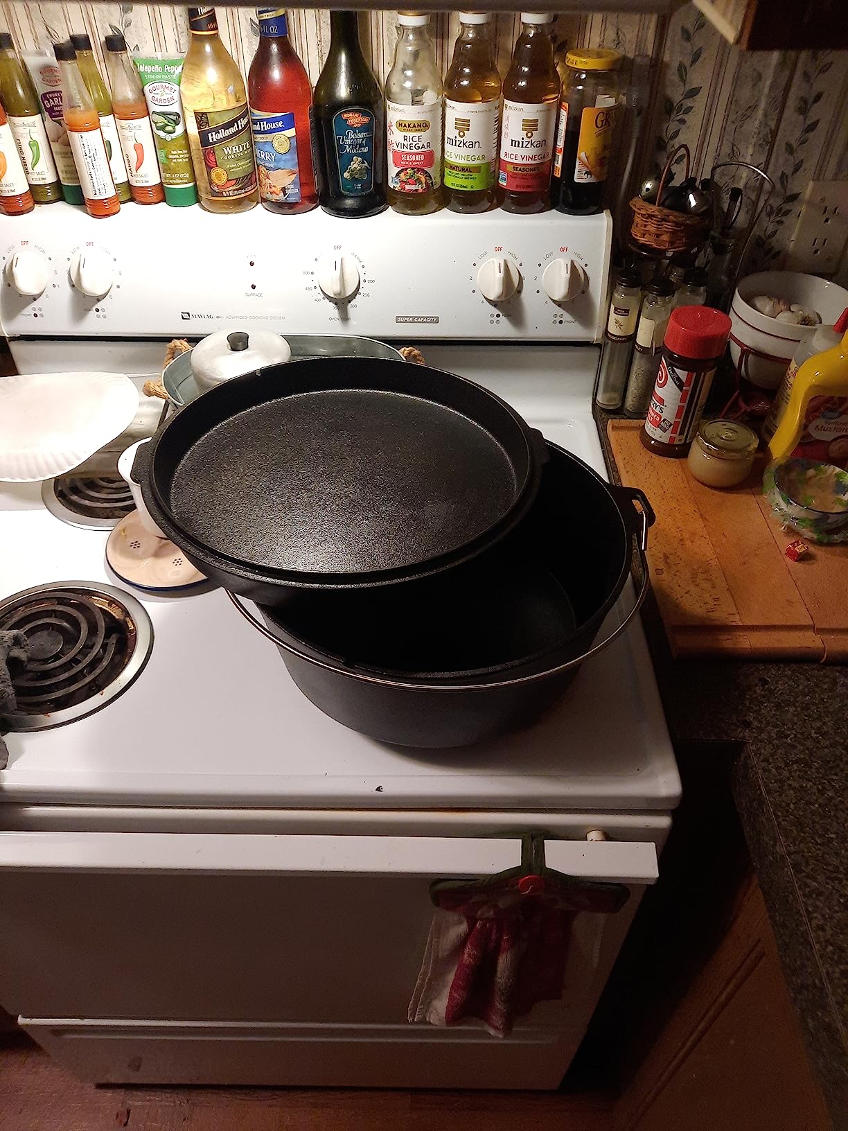Camp Chef 14-inch Cast Iron Dutch Oven, Lid, and Lid Lifter, Black/Cast Iron customer photo 1