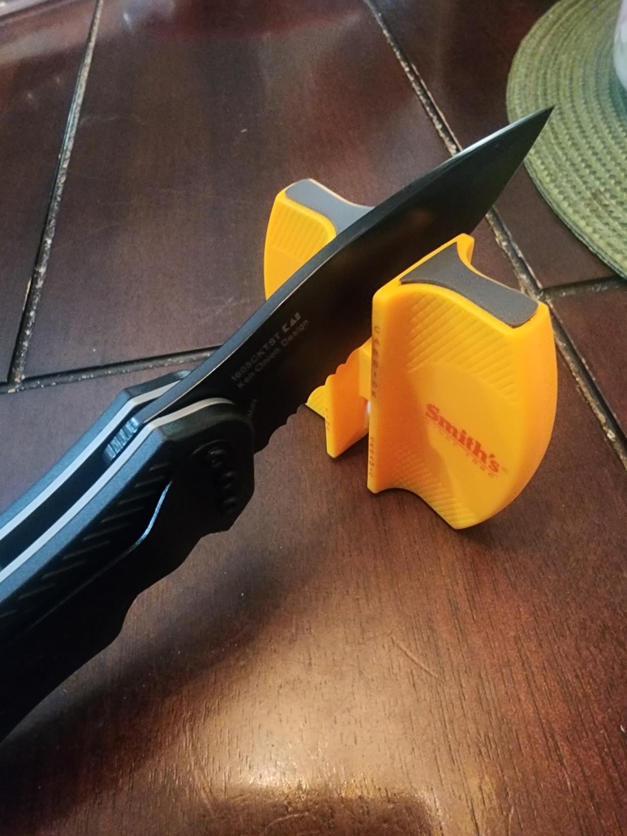 Smith's CCKS 2-Step Knife Sharpener - 2-Step Preset Coarse & Fine Slots - Outdoor Handheld Knife Sharpener - Fishing, Hunting, Fillet, Pocket Knives customer photo 2