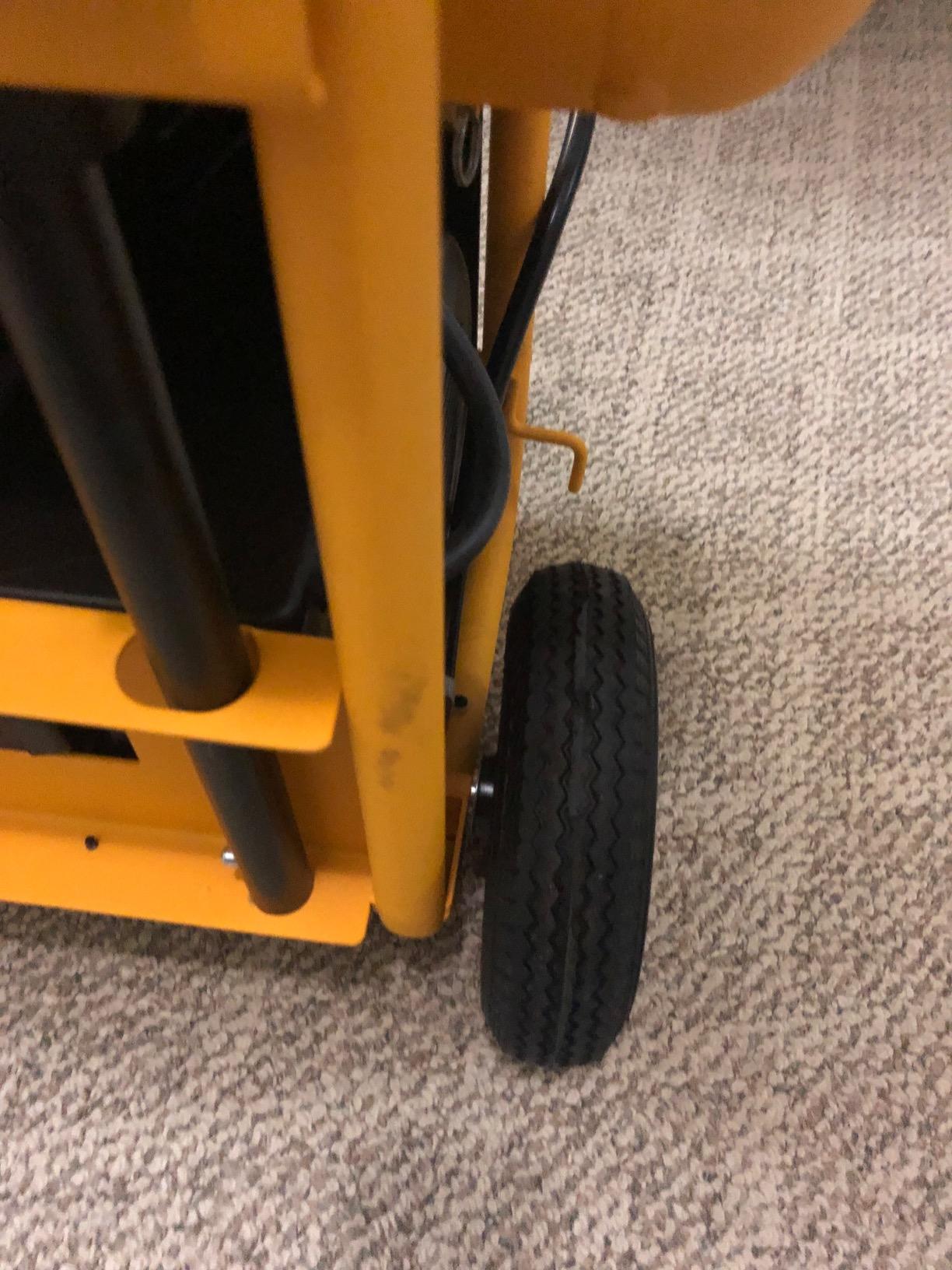 DEWALT Air Compressor, 225-PSI Max, Hand Carry with Wheels, 4-1/2 Gallon (D55146) customer photo 1