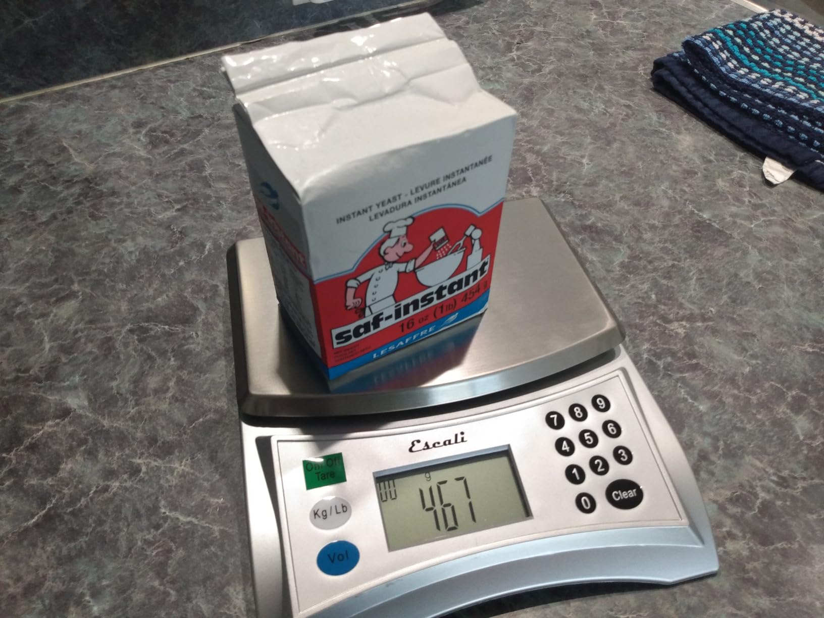 Escali Pana V136 Large Volume Measuring Kitchen/Baking/Cooking Scale, Preprogrammed With Over 150 Ingredients, LCD Digital Display, 13lb Capacity customer photo 2