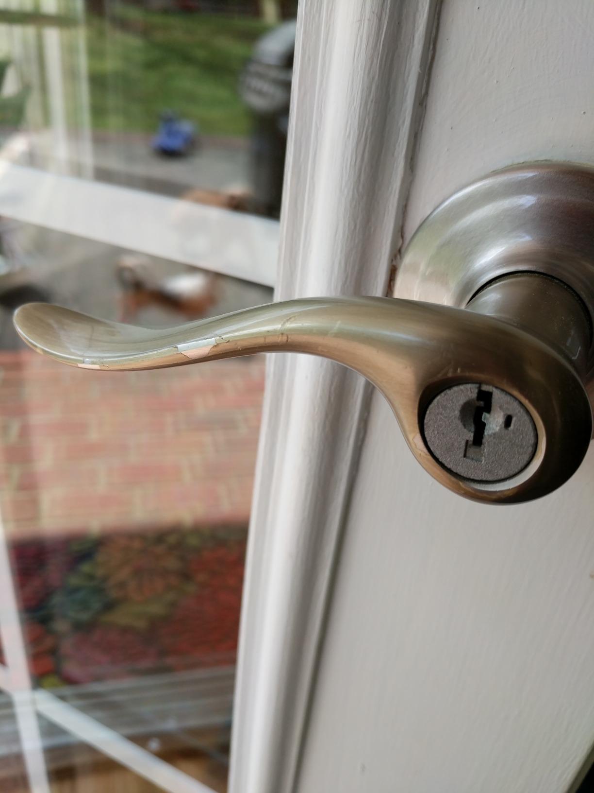 Kwikset 991 Tustin Entry Lever and Single Cylinder Deadbolt Combo Pack featuring SmartKey in Venetian Bronze customer photo 2