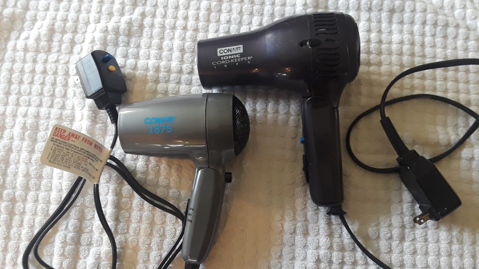 Conair 1875 Watt Travel Hair Dryer | Dual Voltage Folding Handle Travel Hair Dryer for All Hair Types, Gray, 124AMZL customer photo 2