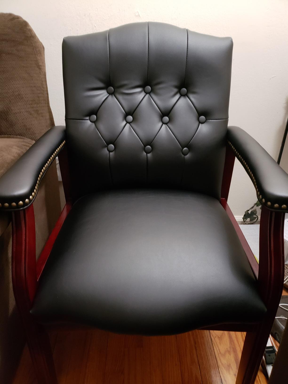 Boss Office Products Traditional Caressoft Vinyl Guest Chair with Mahogany Finish Wood Base, Black customer photo 2