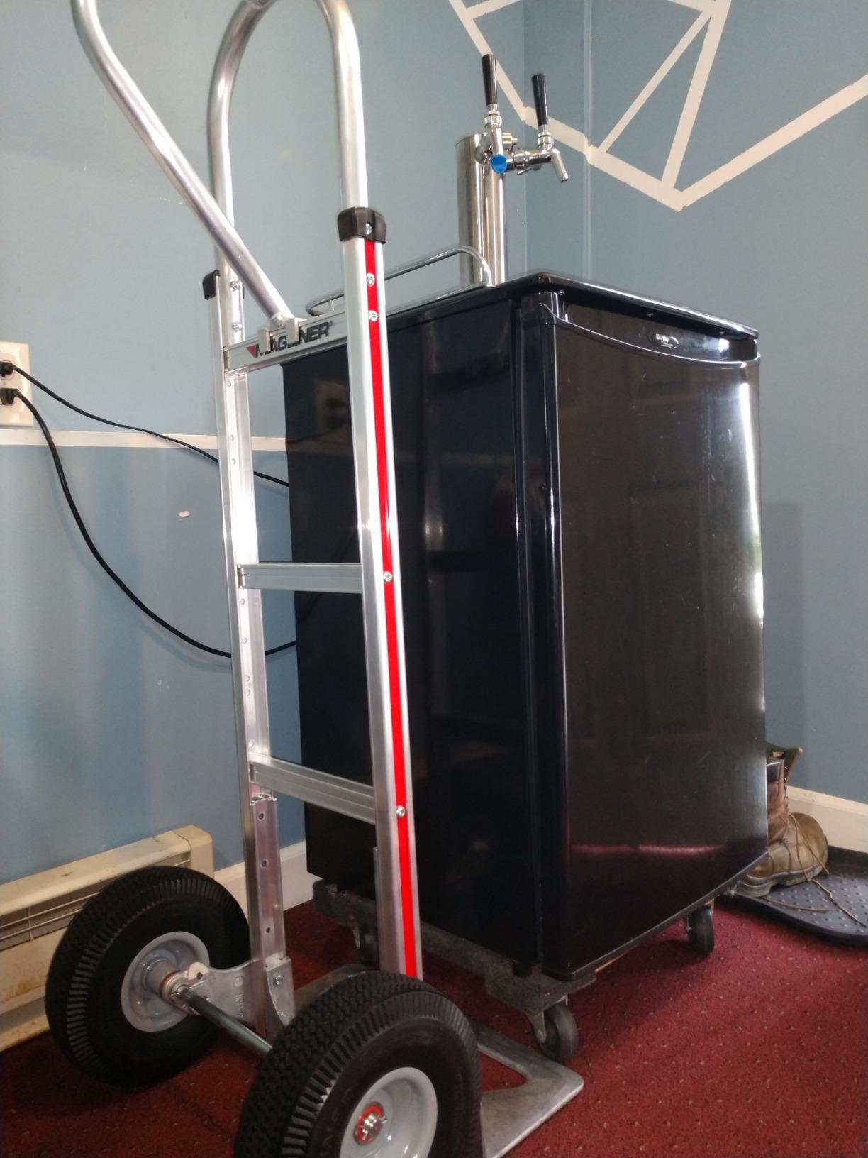 Magliner HMK15AUAC Aluminum Hand Truck, Vertical Loop Handle, 18