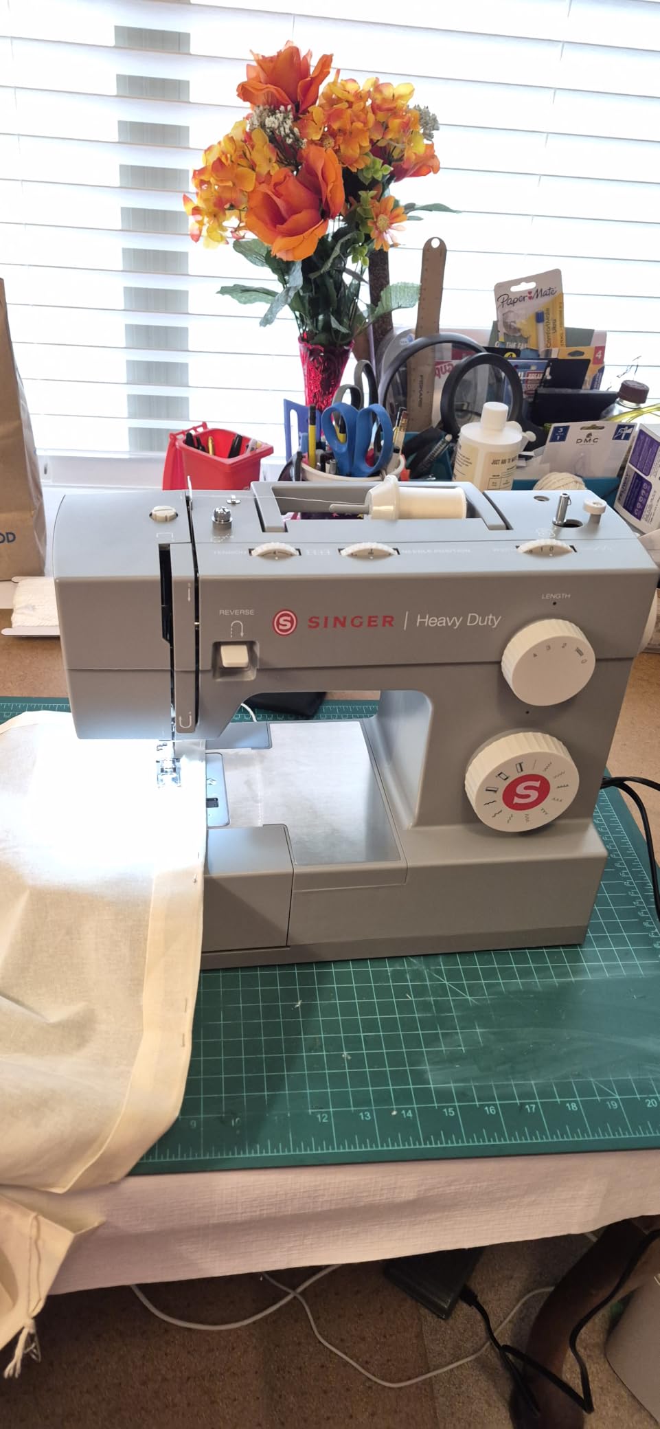 SINGER 4411 (Grey) High Speed Heavy Duty Sewing Machine with Accessories | 11 stitches deliver 69 applications, 50% more power for denim and canvas, metal frame, 4-step buttonhole, 1100 stitches/min customer photo 2