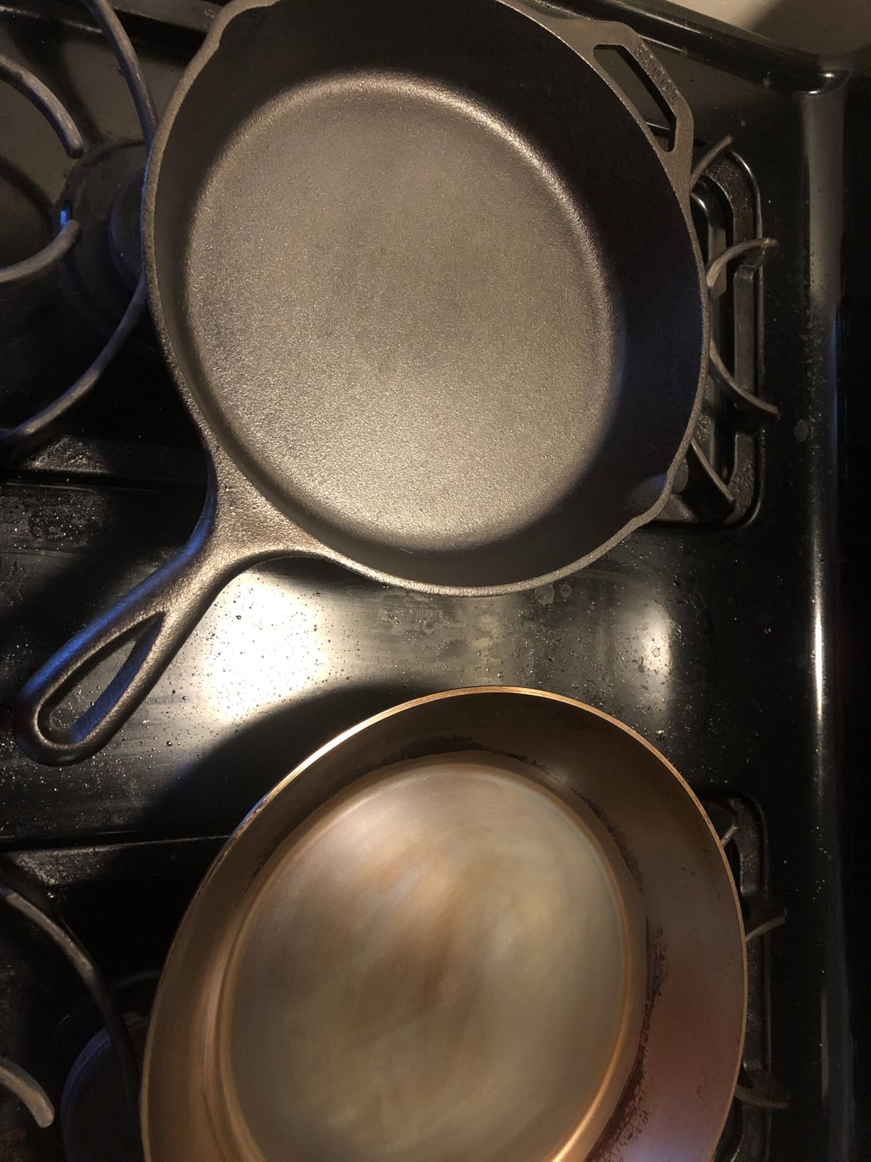 de Buyer MINERAL B Carbon Steel Fry Pan - 8” Diameter, 5.5” Cooking Surface - Ideal for Searing, Sauteing & Reheating - Naturally Non-Stick Finish - Made in France customer photo 1