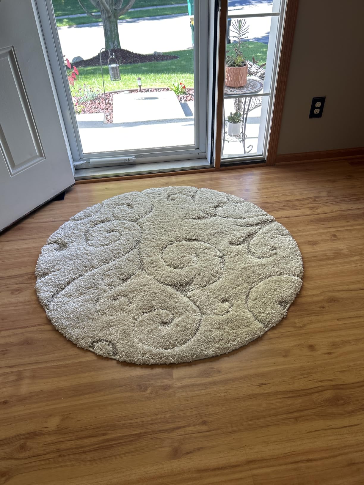 SAFAVIEH Florida Shag Collection Accent Rug - 4' x 6', Grey, Scroll Design, Non-Shedding & Easy Care, High-Low Plush Pile, Ideal for Living Room, Bedroom, Dining Space (SG455-8013) customer photo 1