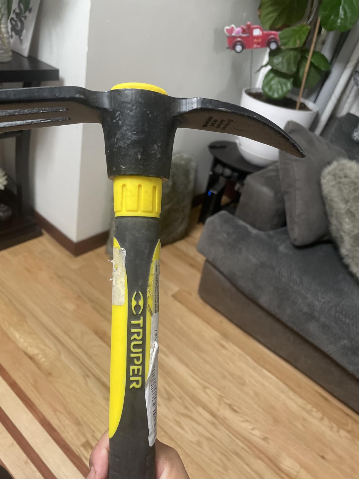 Truper Rapid Tiller, Digger Cultivator, 14-Inch Fiberglass Handle with Comfort Grip, Forged Steel Dual-Head Digging and Aerating Tool (Model RATI-F / 32739) customer photo 1