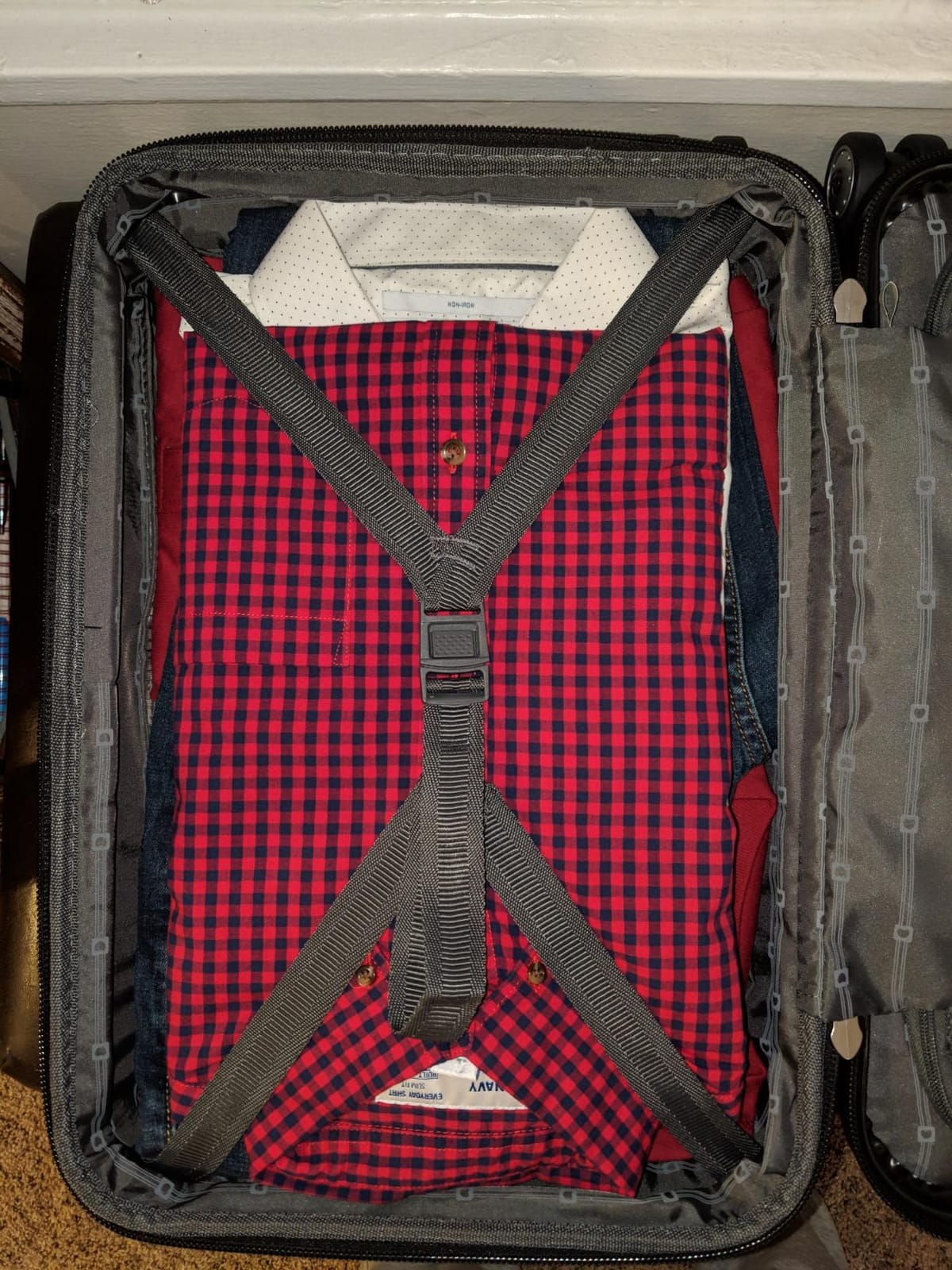 Helium Aero Hardside Expandable Luggage with Spinner Wheels, Blue Cobalt, Checked-Large 28 Inch customer photo 1