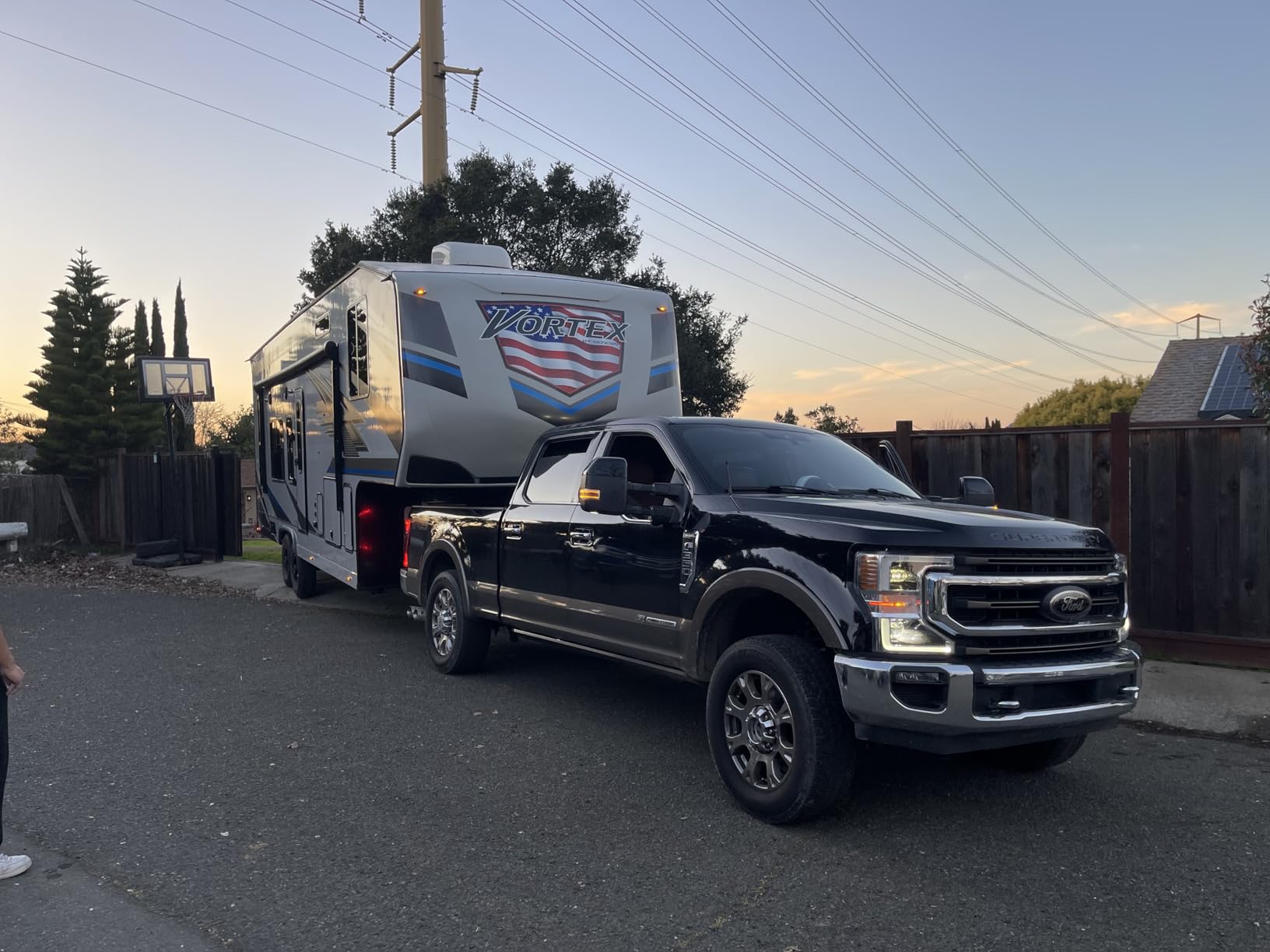 B&W Trailer Hitches 20K Companion OEM Fifth Wheel Hitch - Compatible with Ford OEM Puck System - RVK3300 customer photo 2