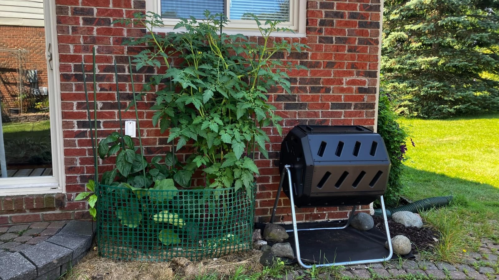 FCMP Outdoor Heavy Duty 37 Gallon 8 Sided Steel Composter, Black | Portable Plastic Dual Chamber Tumbling Composter Outdoor Elevated Rotating Garden Compost Bin customer photo 2