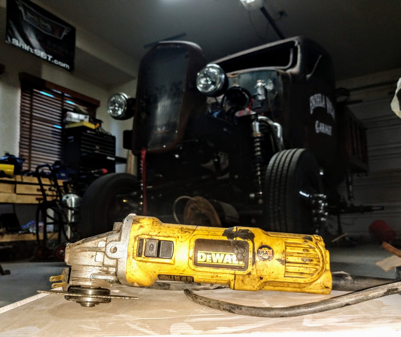 DEWALT Angle Grinder, One-Touch Guard, 4-1/2 -Inch (DWE4011) customer photo 1