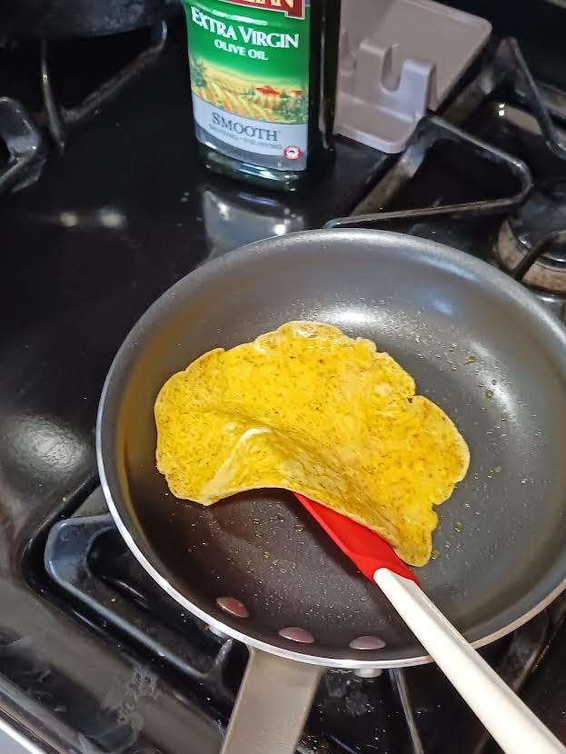 Tramontina Professional 8-Inch Non Stick Small Frying Pan | Heavy-Gauge Aluminum Skillet with Reinforced Nonstick Coating, Red Handle, Dishwasher and Oven Safe, Made in Brazil customer photo 2