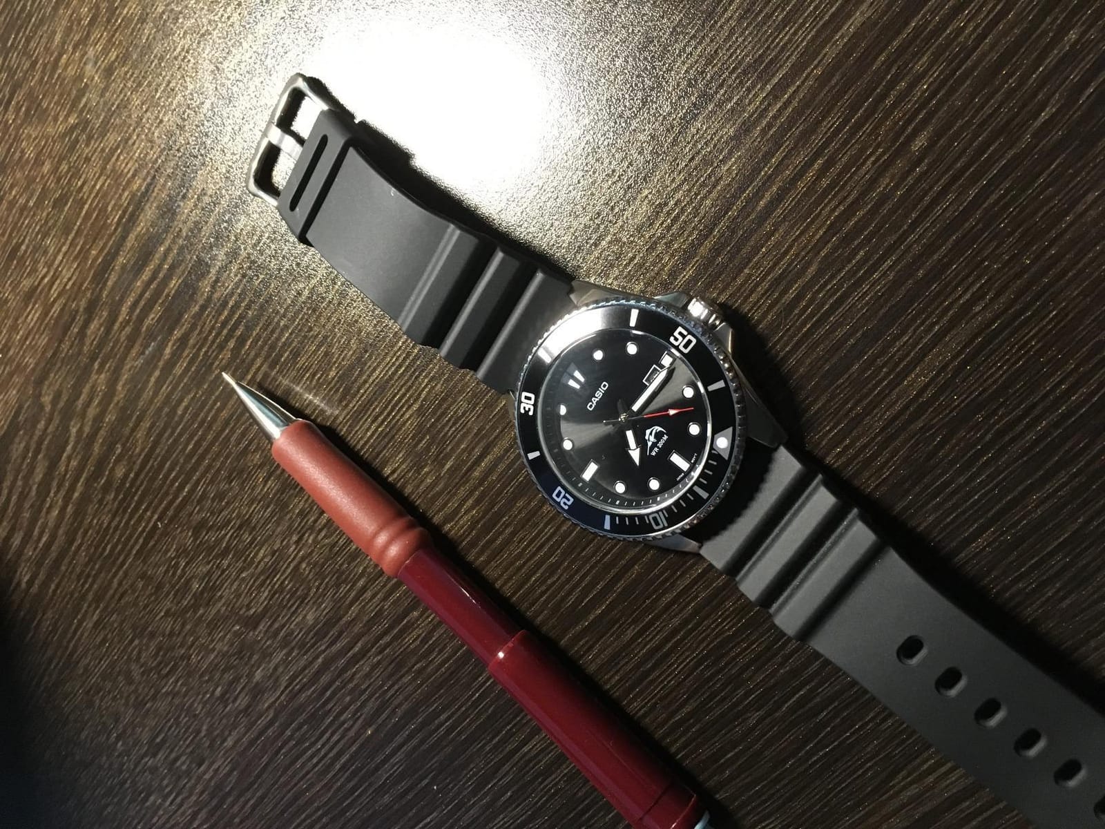 Casio MDV106 Series | Unisex Analog Watch | 200M WR | Stainless Steel Case | Resin Band | 2 Hand Analog (HR, Min, SEC) | Date Display | Screw Down Crown/Screw Down Caseback | 3 Year Battery customer photo 2