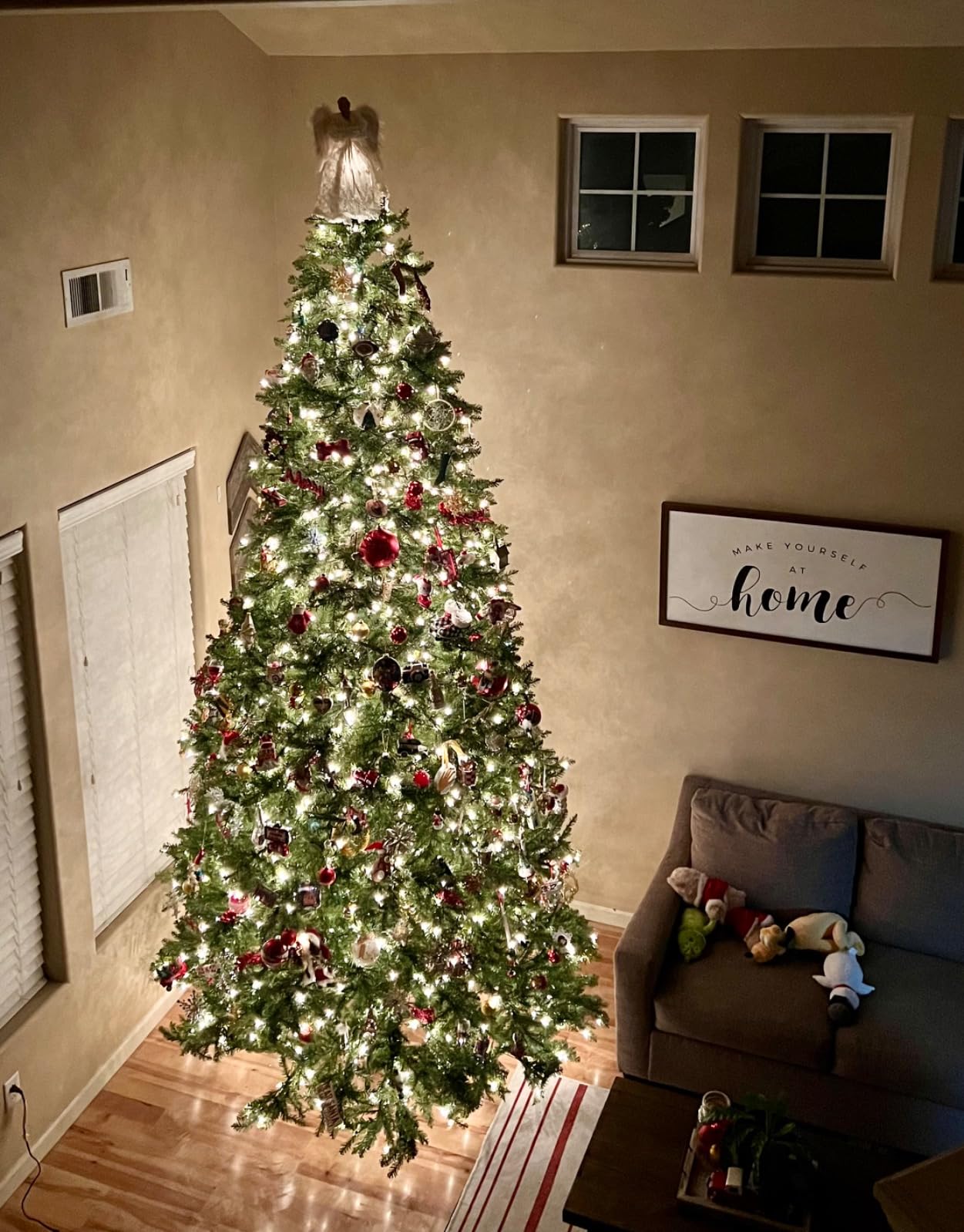 National Tree Company 10 ft Pre-Lit Dunhill Fir Artificial Christmas Tree, 1,200 Clear Lights, 5,090 Tips, Includes Stand, Green customer photo 2