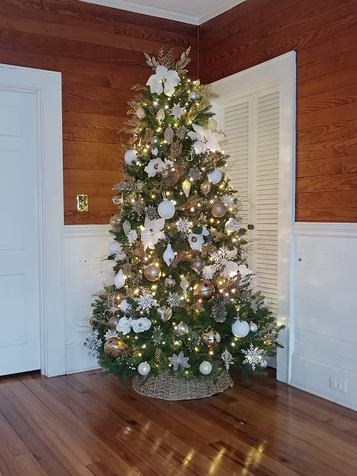 National Tree Company 9ft Unlit Dunhill Fir Full Artificial Christmas Tree | 4,026 Tips, Includes Stand, Green customer photo 1