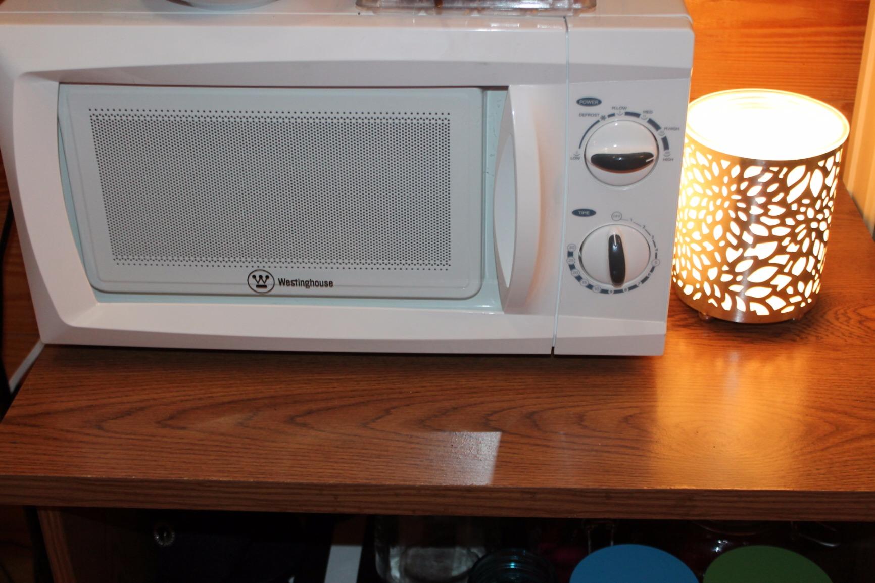 Commercial Chef 0.7 Cu. Ft. Countertop Microwave Oven, CHM770S, Stainless | Touch Controls with Digital LED Display, 700W Small Microwave, Recessed Door Handle, 10 Power Levels customer photo 2