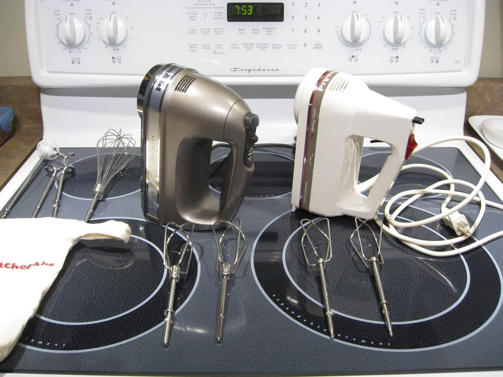 KitchenAid 9 Speed Hand Mixer, KHM926, Candy Apple Red | 9 Speeds, Pro whisk attachment, Stainless Steel Turbo Beater II for ideal mixing, dough hook, Dishwasher-safe accessories customer photo 1