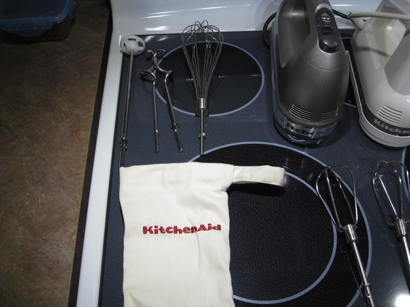 KitchenAid 9 Speed Hand Mixer, KHM926, Candy Apple Red | 9 Speeds, Pro whisk attachment, Stainless Steel Turbo Beater II for ideal mixing, dough hook, Dishwasher-safe accessories customer photo 2