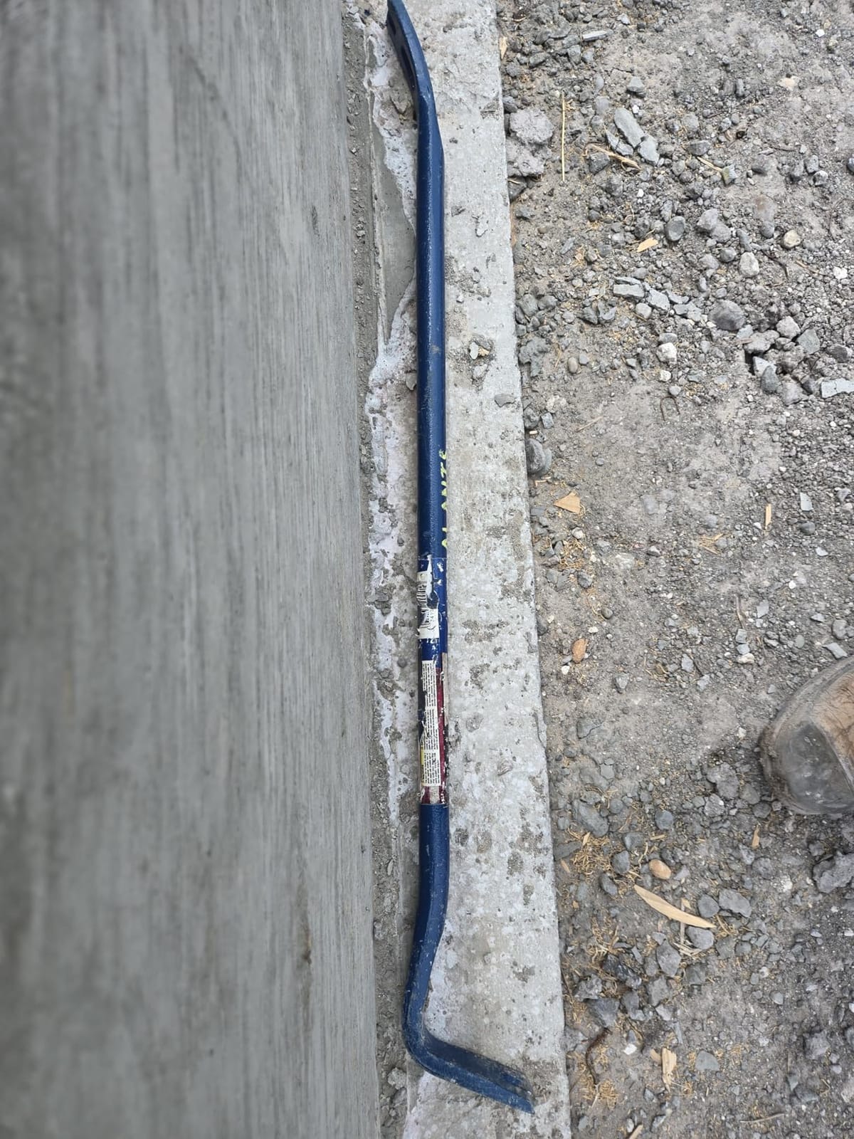 ESTWING Gooseneck Wrecking Bar PRO, 36