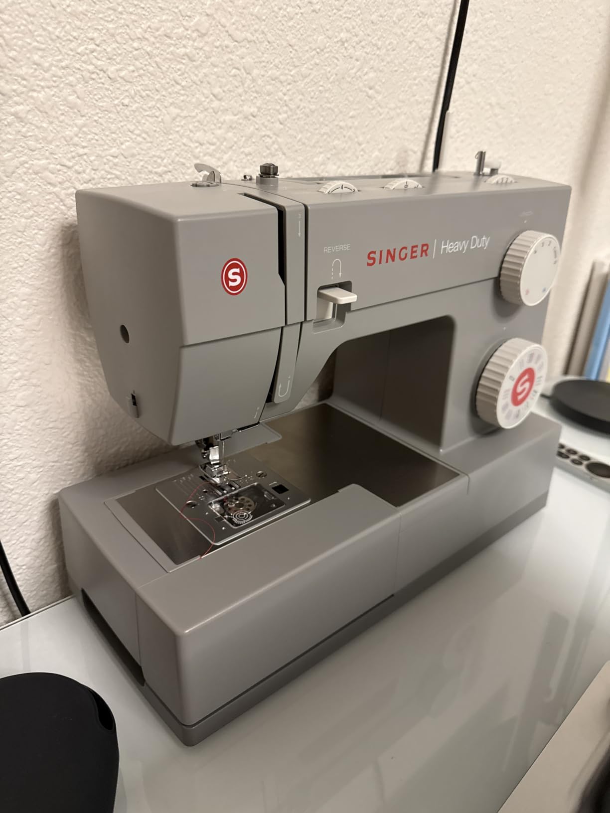 SINGER® 4432 (Grey) High Speed Heavy Duty Sewing Machine + Accessory Kit | 32 stitches deliver 110 applications, 50% more power for thick fabrics, 1100 per minute capacity, 1-step buttonhole design customer photo 2