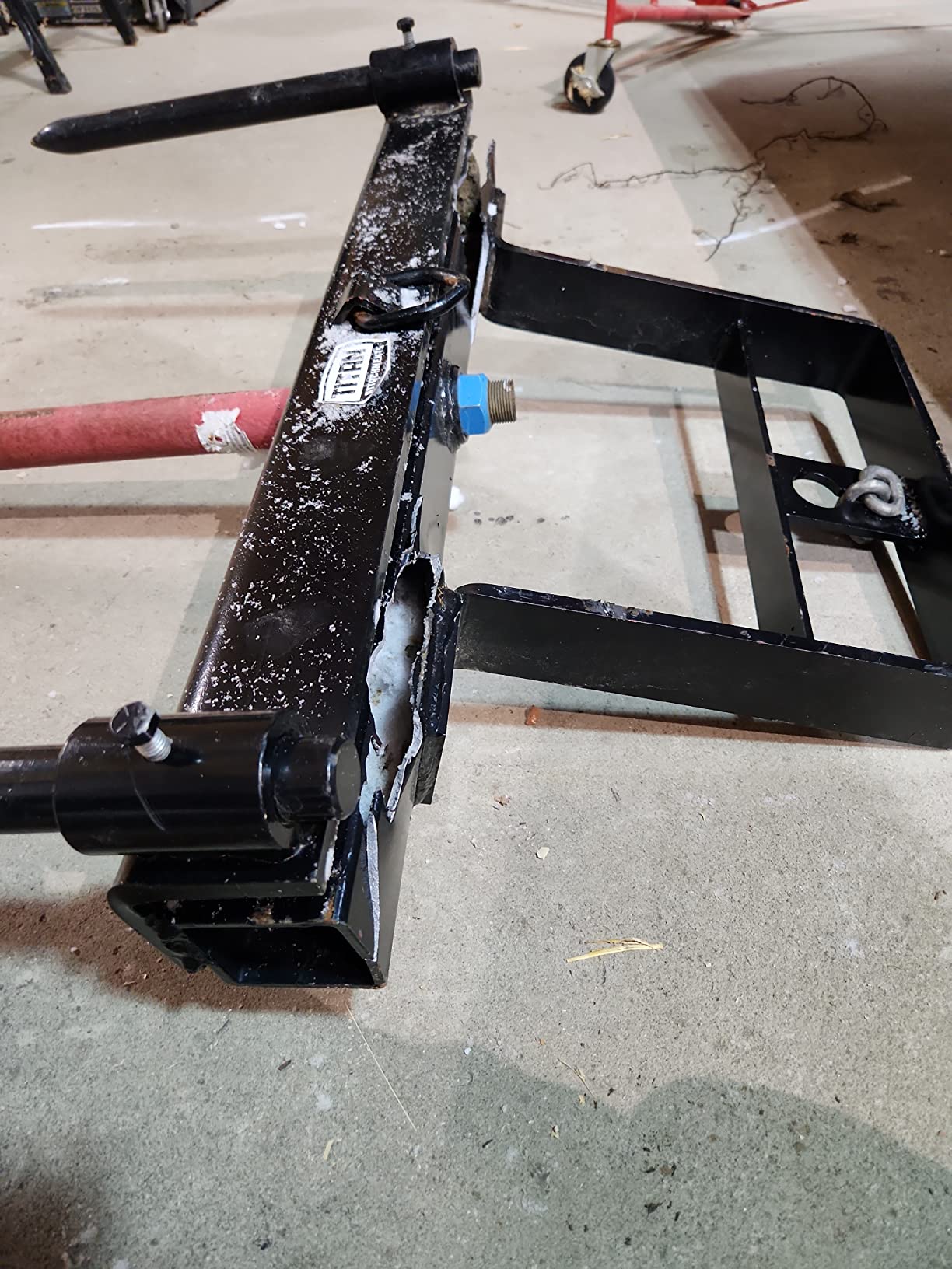 Titan Attachments C2 Hay Bale Spear Frame Attachment, Fits Universal HD Front Skid Steer Tractor Loader Bucket, 3000 LB Capacity, Conus 2 Sleeves, Chain and Ratchet Binder Included customer photo 2