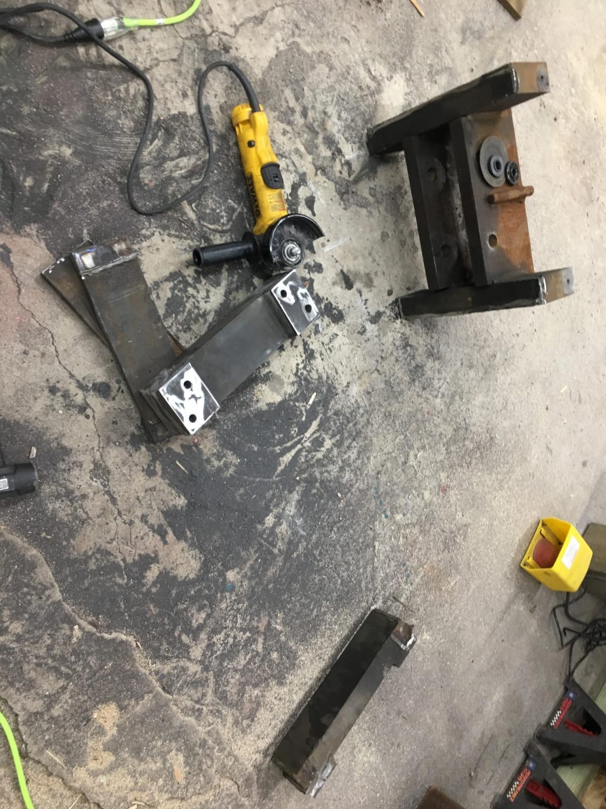 DEWALT Angle Grinder, 4.5 Inch, 11 Amp, 11,000 rpm, With Paddle Switch, Ergonomic Compact Design Grinder Tool (DWE402) customer photo 1