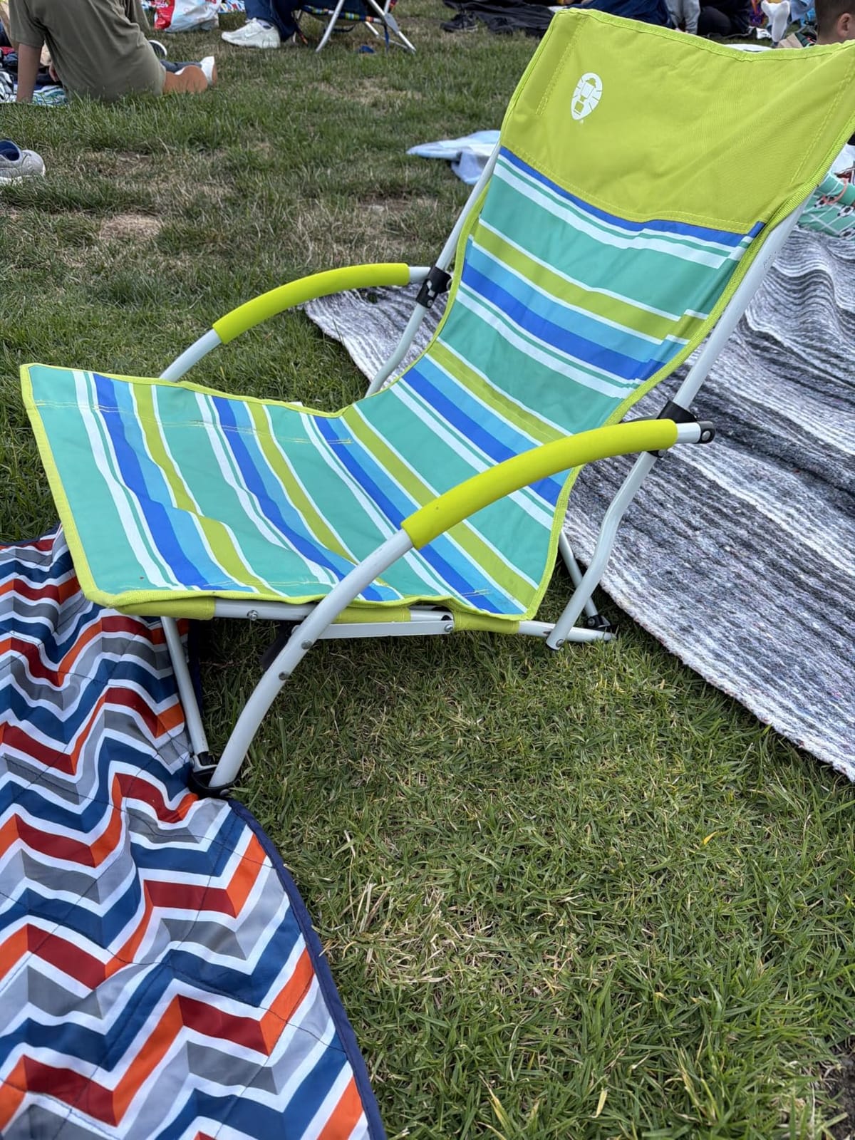 Coleman Utopia Breeze Lightweight Beach Chair with Cup Holder, Comfortable Portable Outdoor Chair with Carry Bag, Supports up to 300lbs customer photo 1