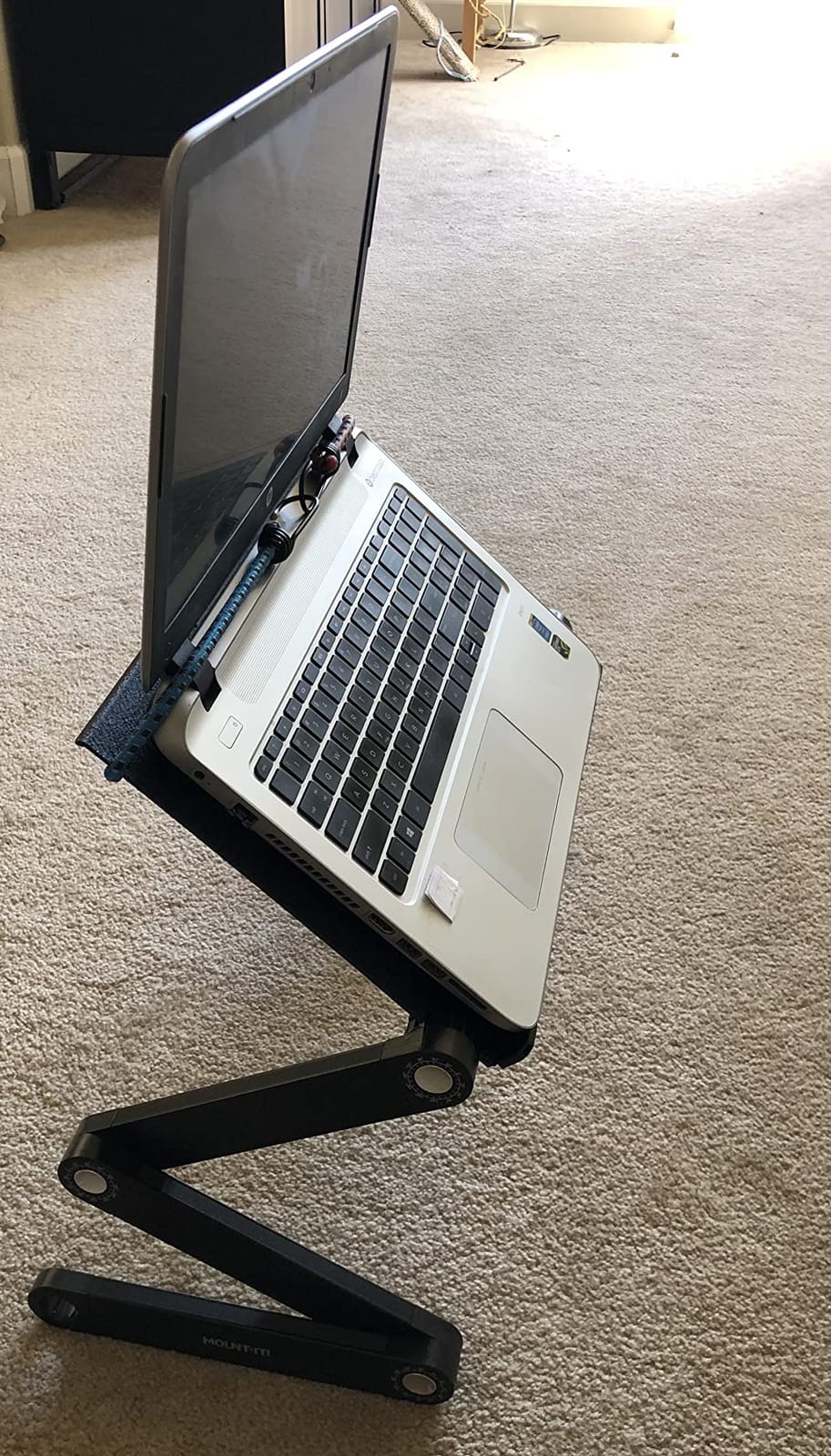 Mount-It! Adjustable Laptop Stand & Lap Desk, Freestanding Sit-Stand Laptop Tray for Bed, Couch, Desk & Floor, 22 lb Capacity, 1.6-18.9