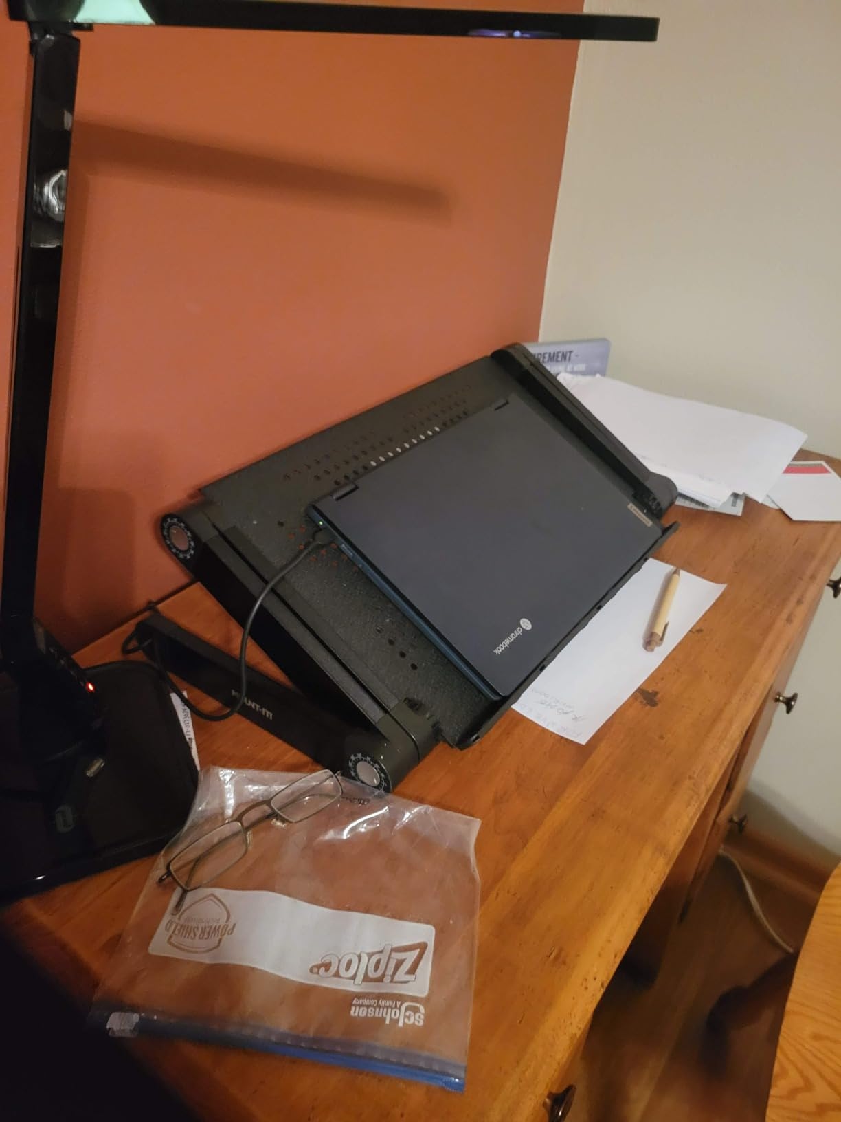 Mount-It! Adjustable Laptop Stand & Lap Desk, Freestanding Sit-Stand Laptop Tray for Bed, Couch, Desk & Floor, 22 lb Capacity, 1.6-18.9