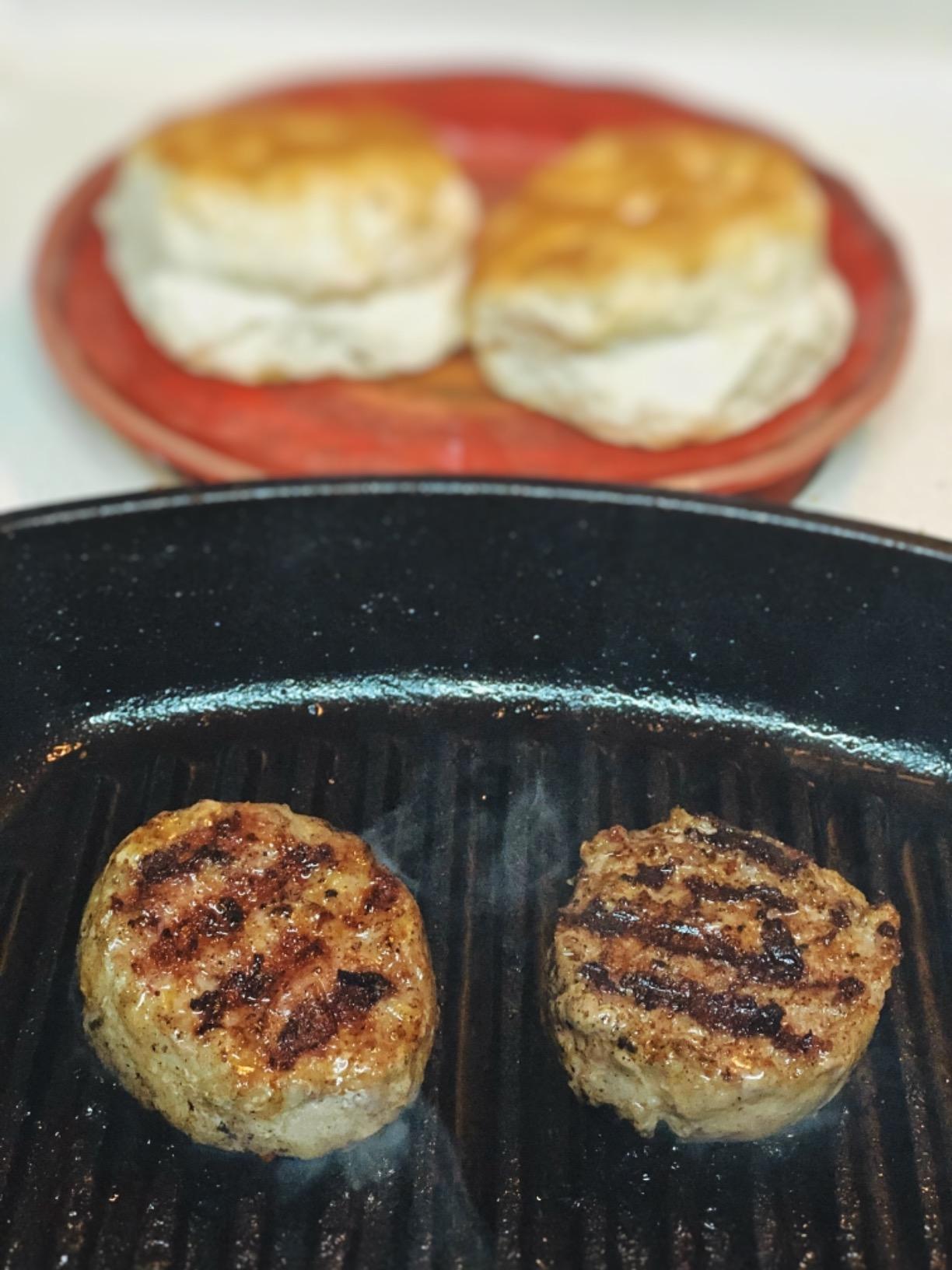 Lodge Pre-Seasoned Cast Iron Square Grill Pan, 10.5 Inches | Cast Iron Square Grill Pan for Grilling Indoors, Searing & Charring on Stovetop or Oven, Non-Toxic, Made in USA customer photo 2