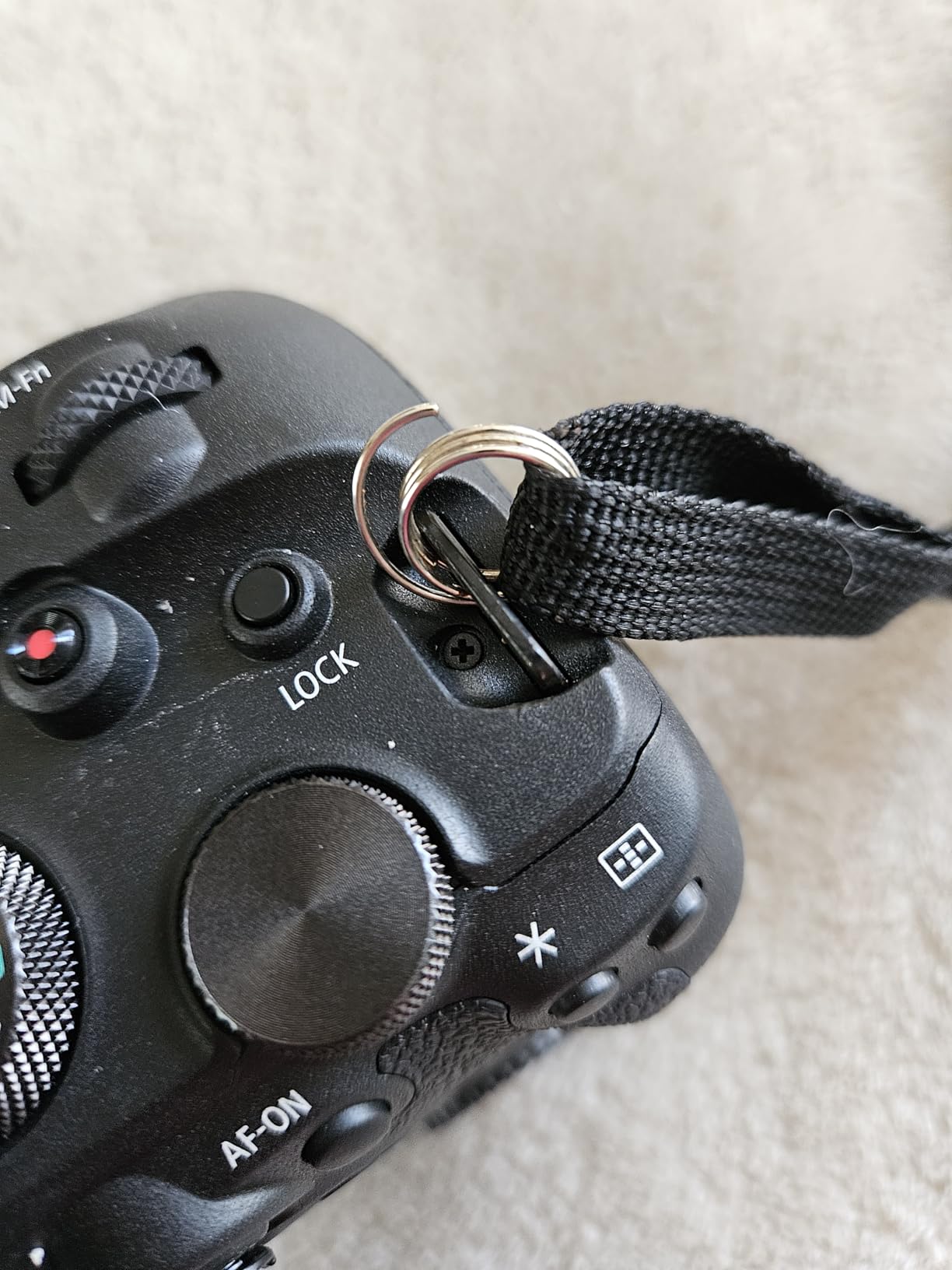 USA Gear DSLR Camera Strap Chest Harness with Quick Release Buckles, Black Neoprene Pattern and Accessory Pockets - Compatible with Canon, Nikon, Sony and More Point and Shoot and Mirrorless Cameras customer photo 2