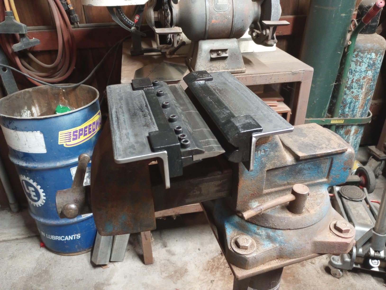 KAKA INDUSTRIAL 6 Inch(150mm) Vise Mount Metal Brake Bender, Magnetic Vise14 Ga.(2mm) Mild Steel 1/8