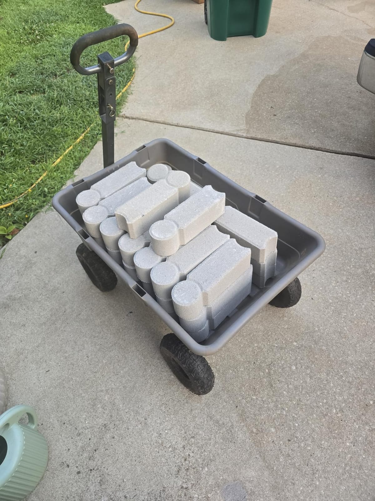 Gorilla Carts Heavy-Duty Poly Yard Dump Cart, 6 Cu Ft Tub, 1200 lb Haul Capacity customer photo 1